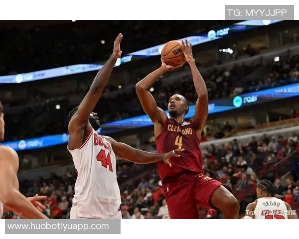 米切尔半场表现平平仅得13分3助攻失误和犯规影响发挥