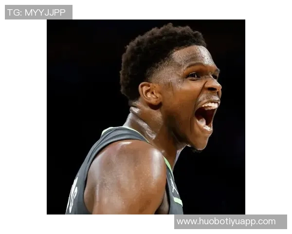 爱德华兹半场表现抢眼13投6中砍下并列最高16分助力球队奋勇争先